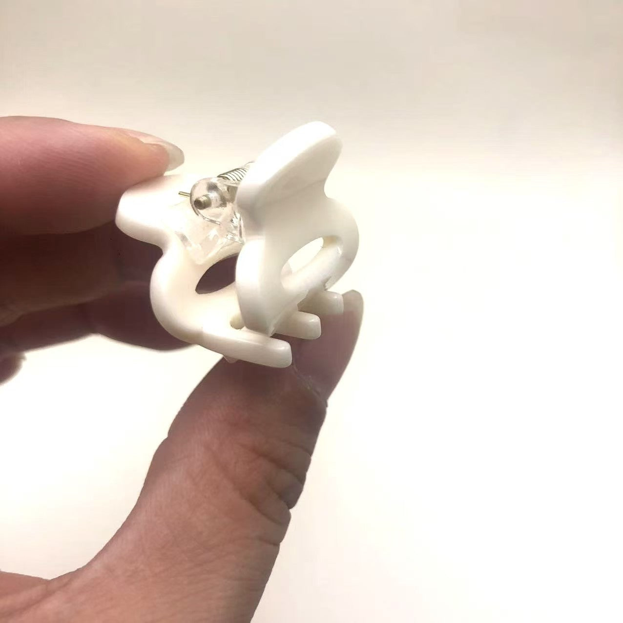 Fashionable Mini Solid-Color Hair Clip With An Elliptical Hollow Design
