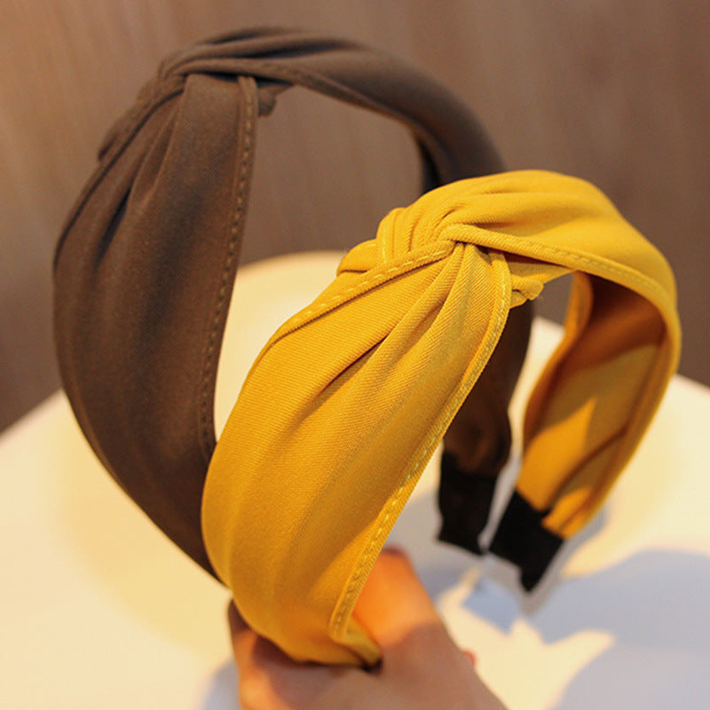 Wide-sided cross-knotted headband