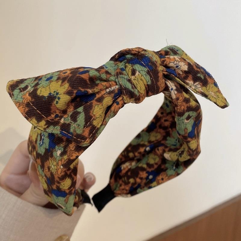 Simple Wide-brimmed Fabric Hairband With A Printed Pattern And A Tied Knot