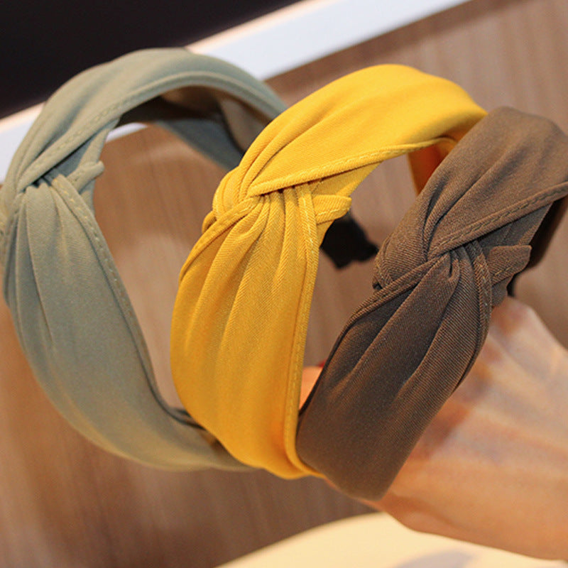 Wide-sided cross-knotted headband