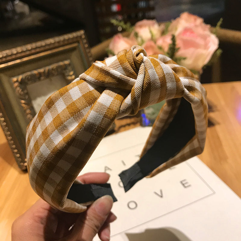 Knotted wide-edge fabric cross hairpin