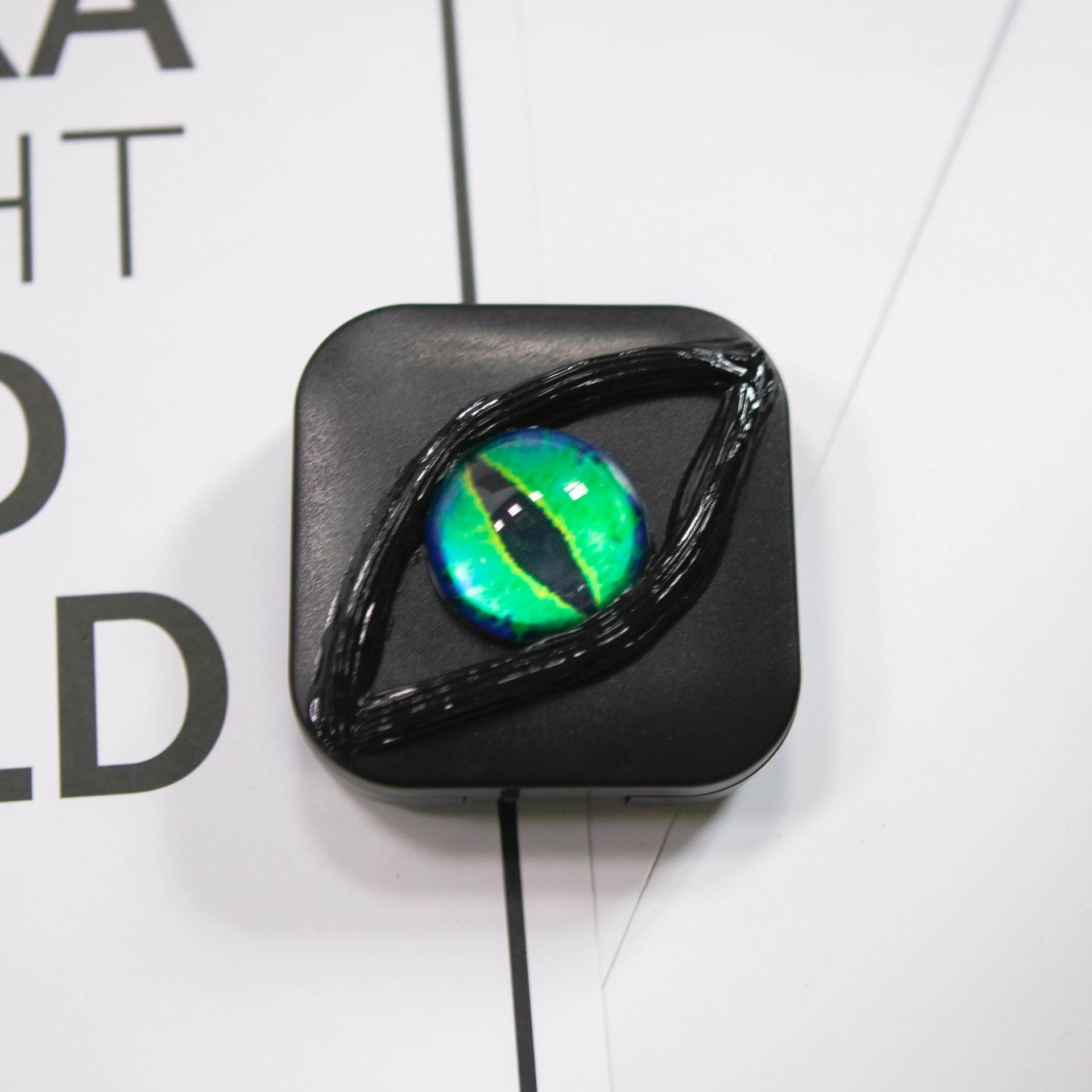 Cream gel contact lens