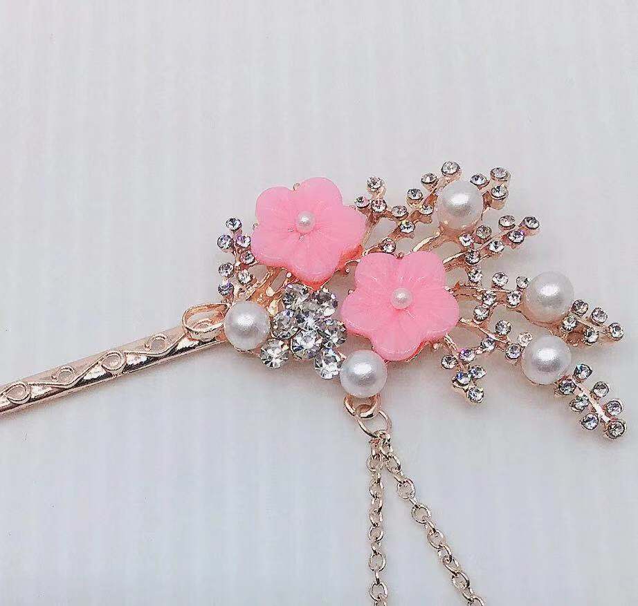 Hairpin Inlaid With Pearls and Shells