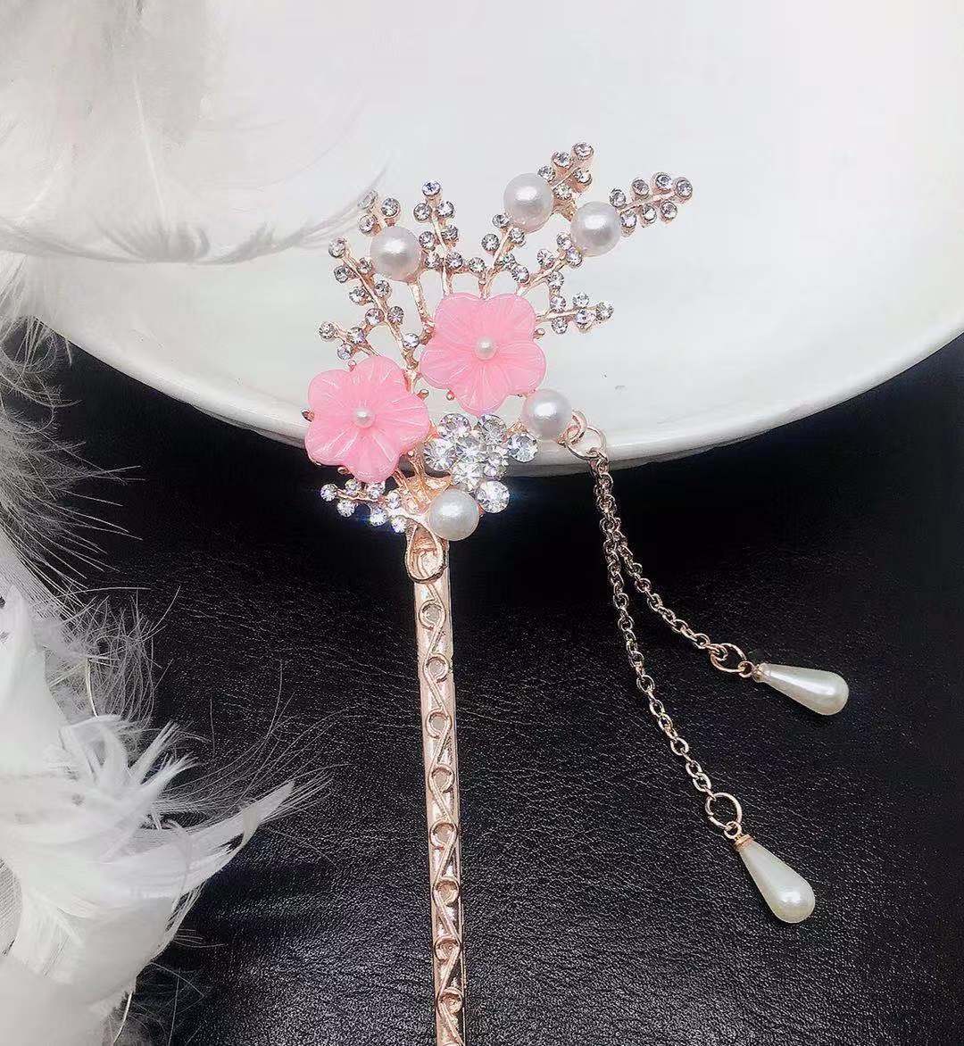 Hairpin Inlaid With Pearls and Shells