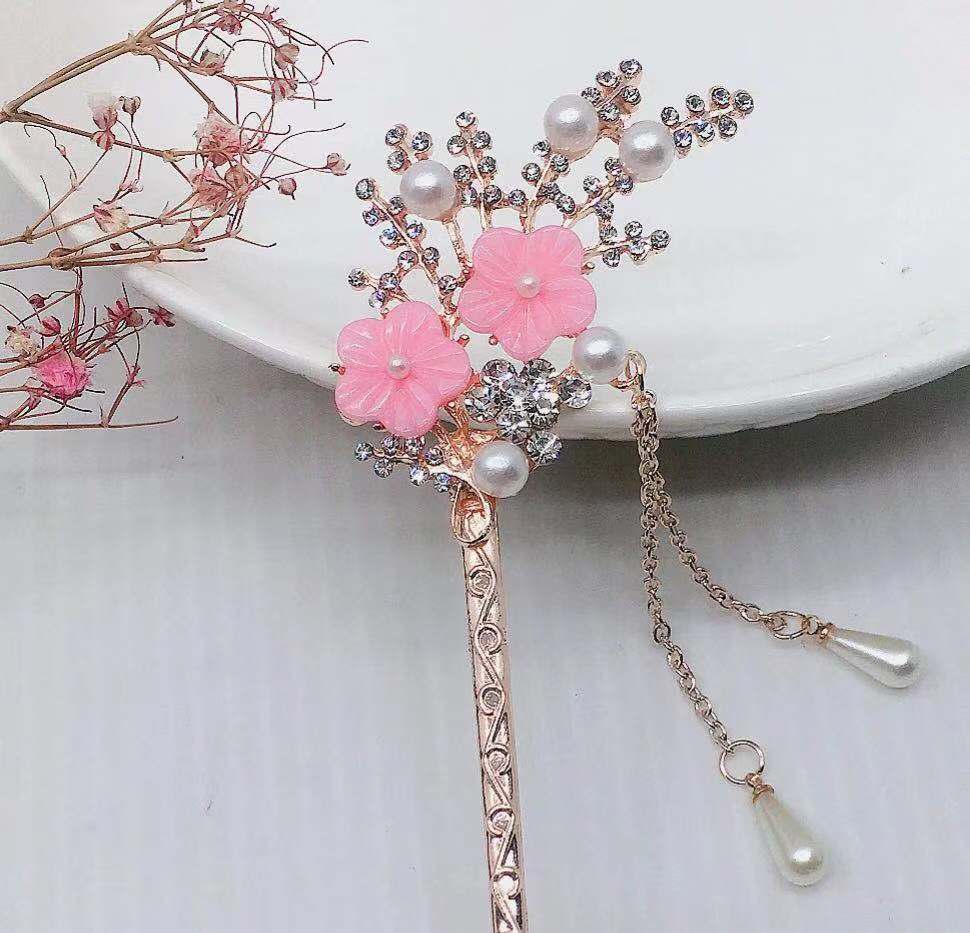 Hairpin Inlaid With Pearls and Shells