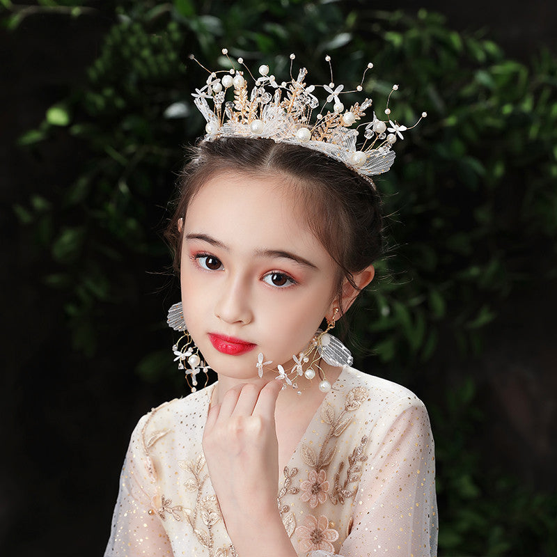 Cute children with yarn show crown
