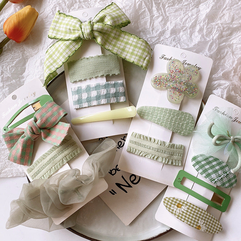 Cute Green Group Girl Liu Seaside Clip Suit