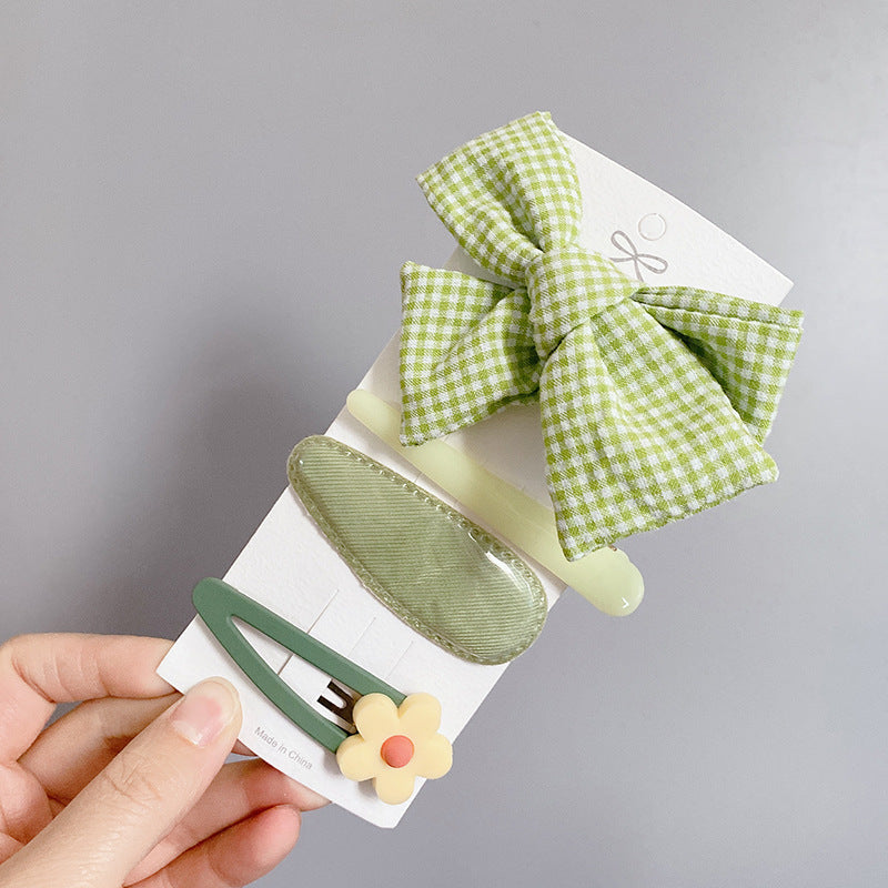 Cute Green Group Girl Liu Seaside Clip Suit