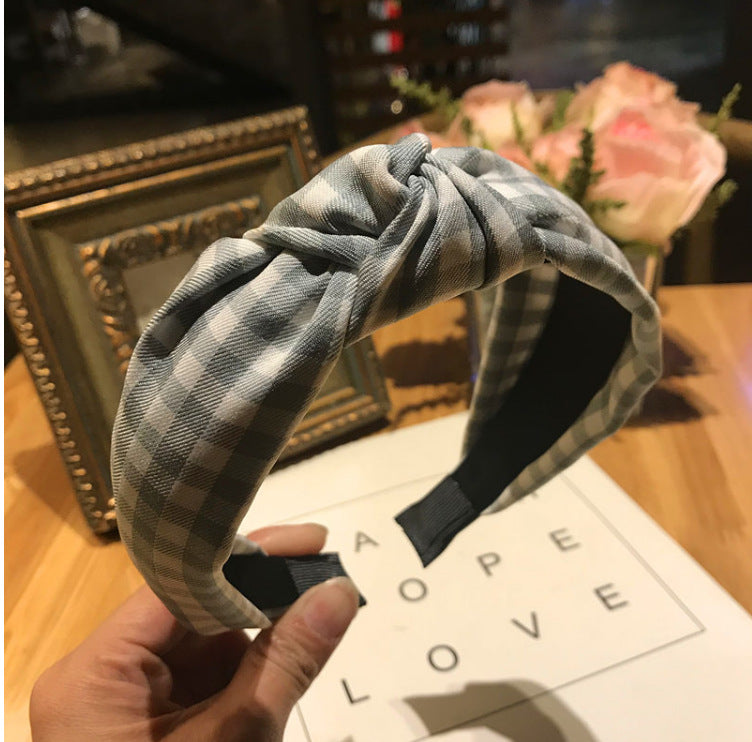 Knotted wide-edge fabric cross hairpin