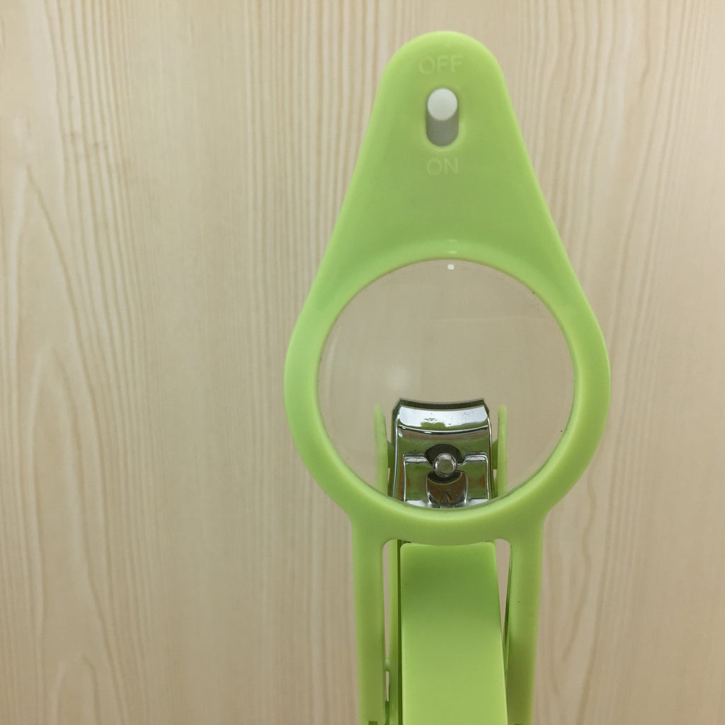 Magnifying Glass LED Light Nail Clippers Splash-proof Nail Clippers For Elderly Children