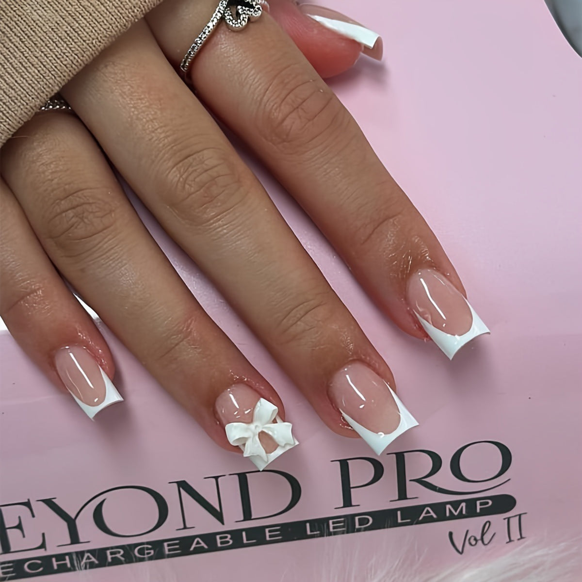 Beyond Pro Simple Fashion White Sweet Bow Nail Sticker