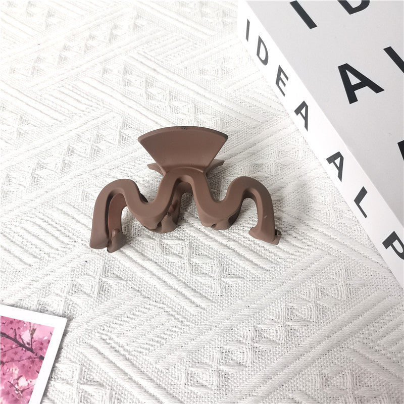 plain matte wavy claw