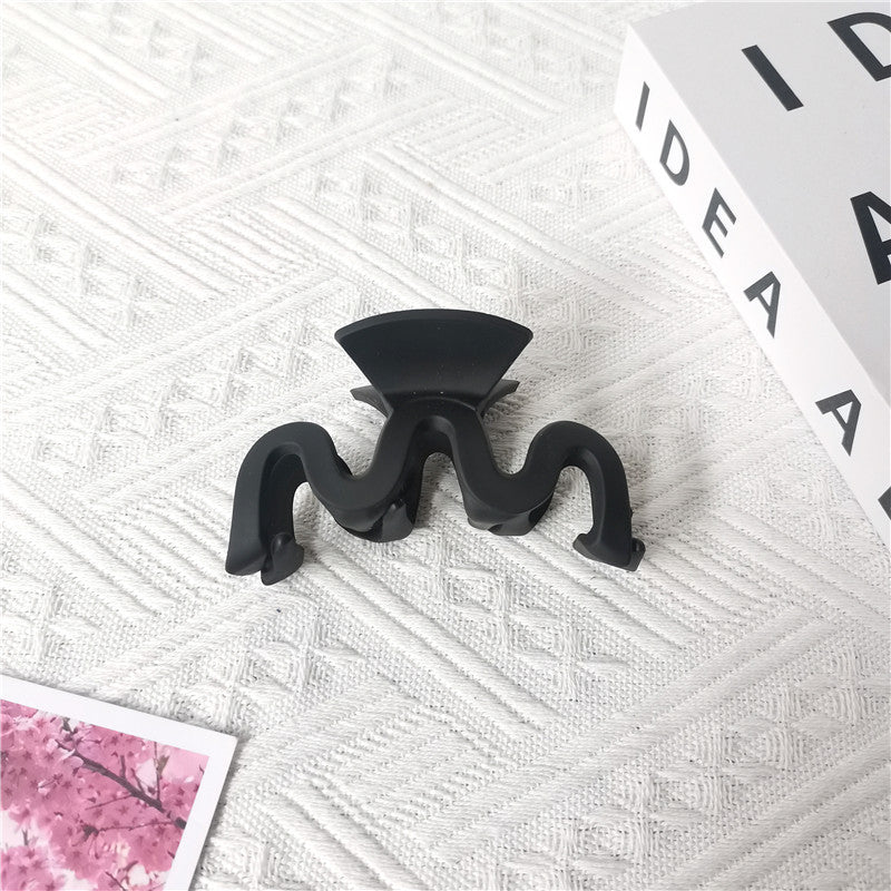 plain matte wavy claw