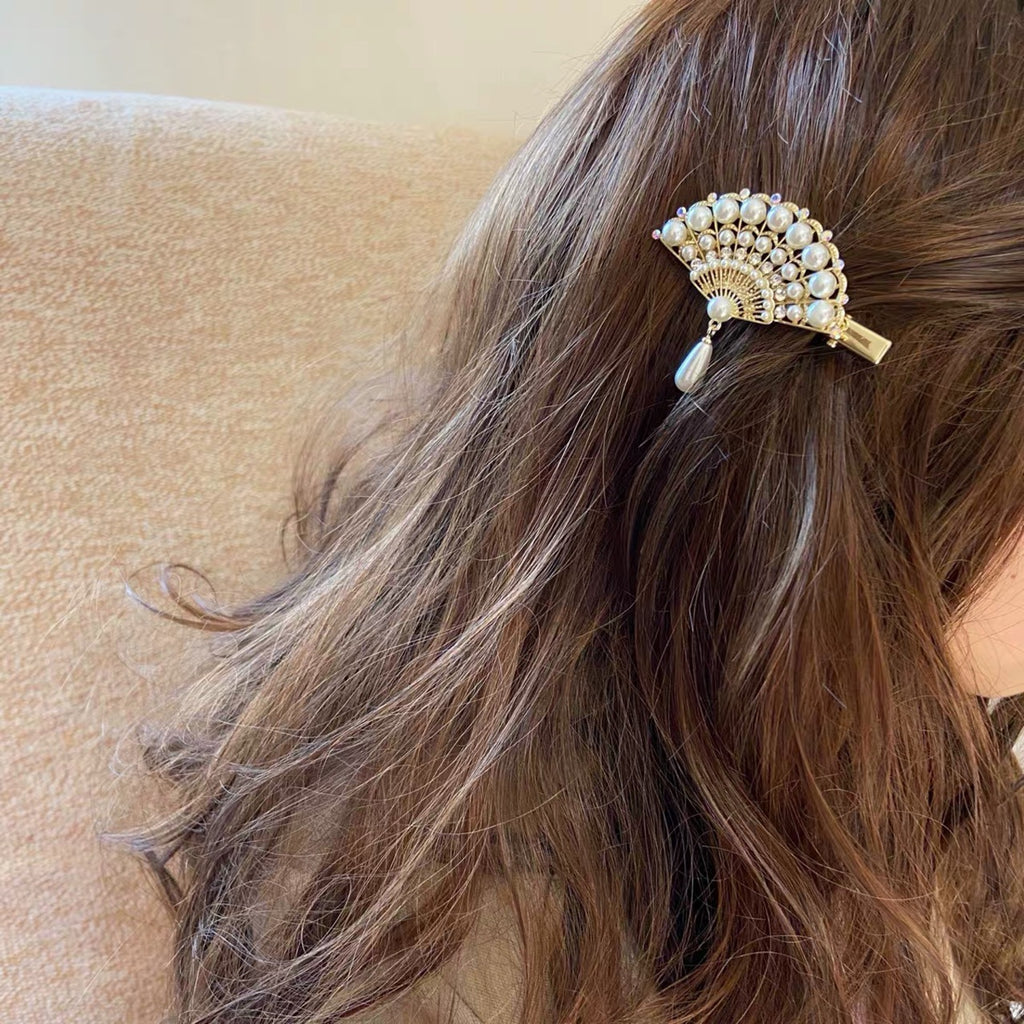 Simple and elegant pearl rhinestone duckbill clip