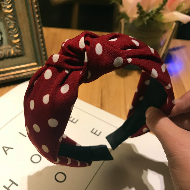 Knotted wide-edge fabric cross hairpin