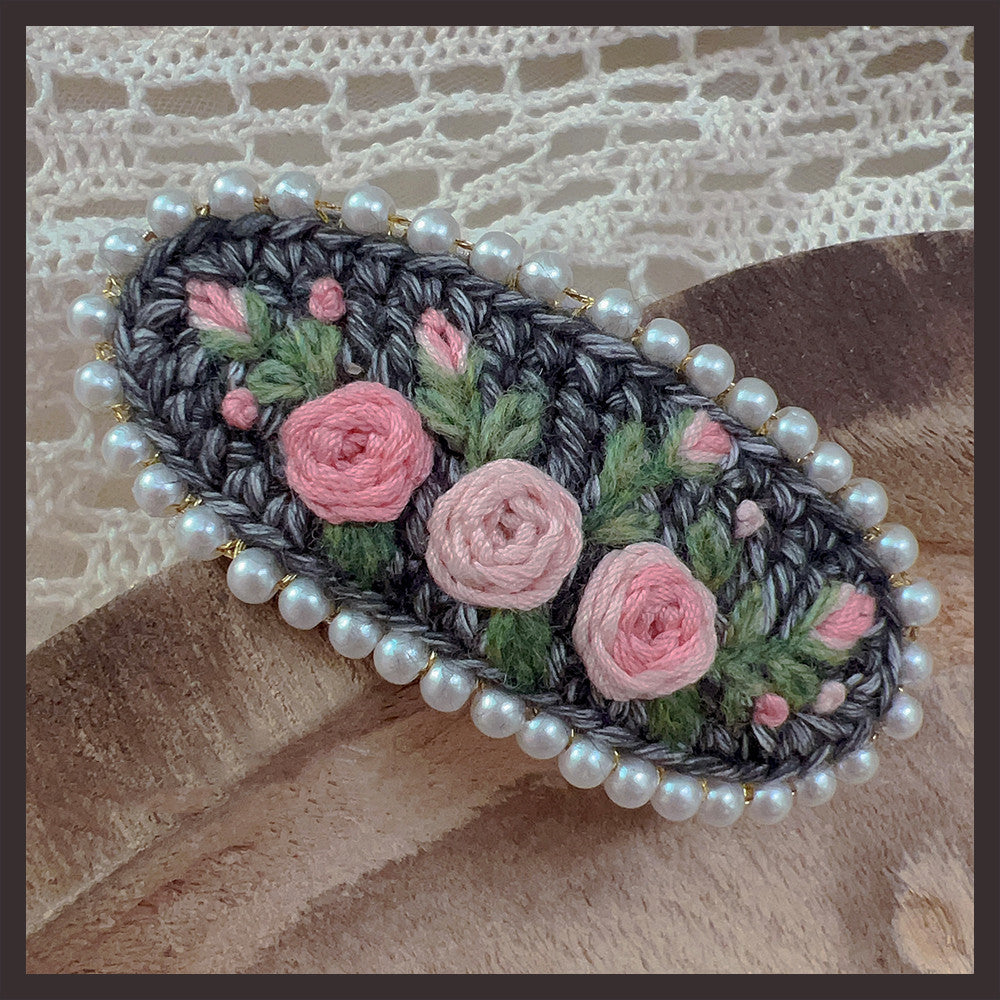 Retro Heavy Industry Pearl Three-dimensional Embroidery Wool Hair Clip