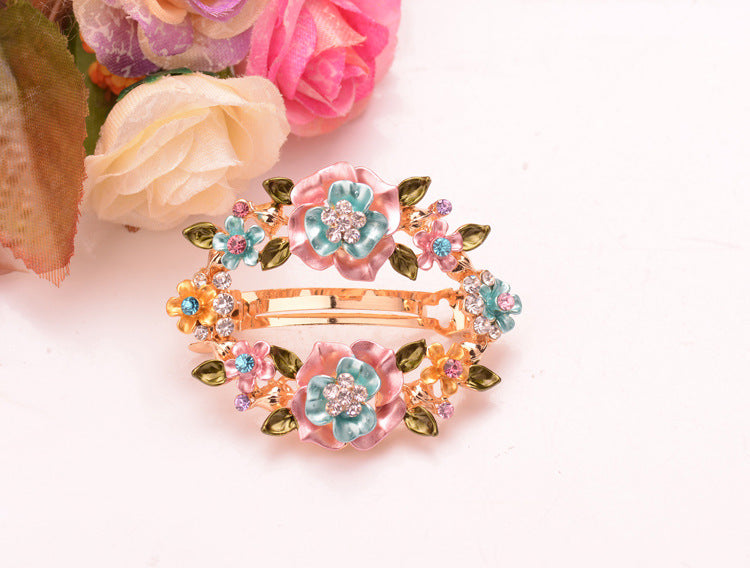 Fashionable hollow clip with colored diamond