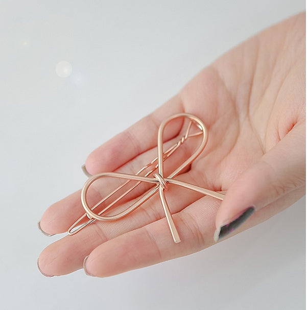 Hollow Geometric Butterfly Combined With Blond Hair Ornaments