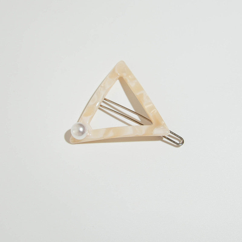 Lady wide-brimmed hairpin with bangs