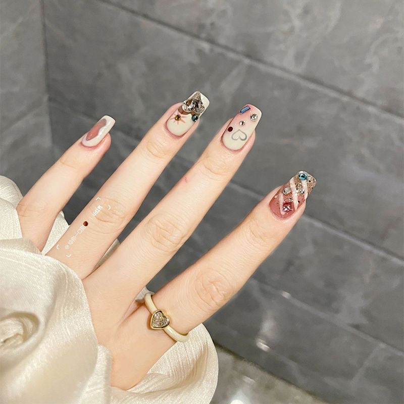 Milky White Y2g Graffiti Wear Nail Finished Product