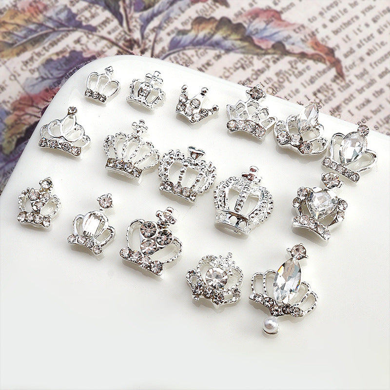 Diamond-encrusted Pearl Crown Nail Decoration
