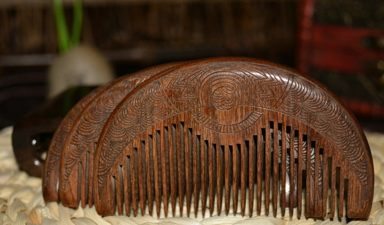 Portable portable teeth gold wire sandalwood comb