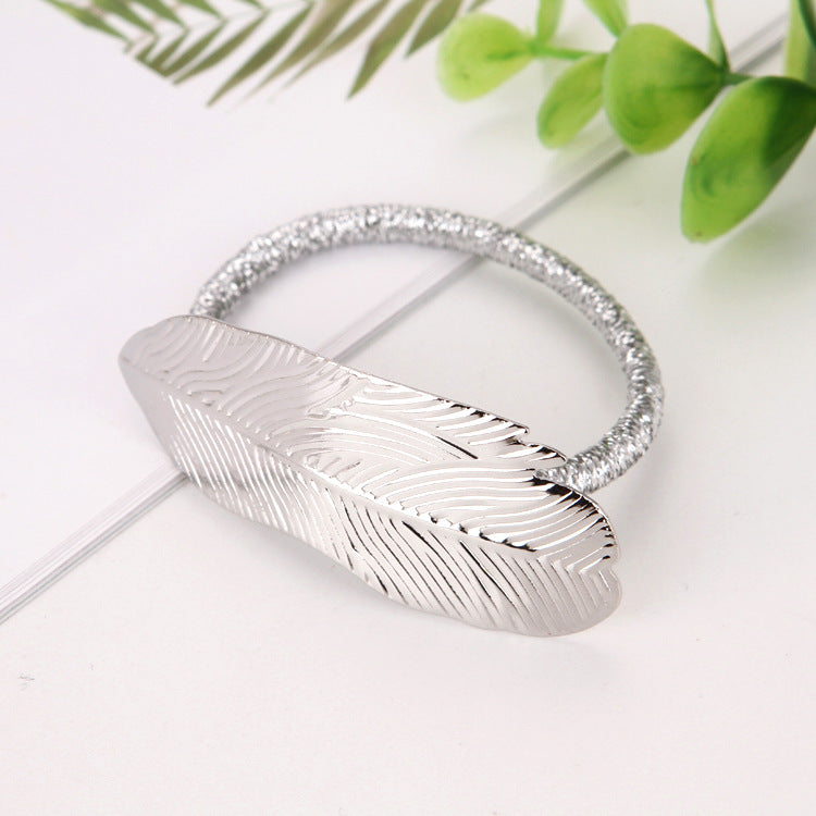 Trendy Horsetail Buckle
