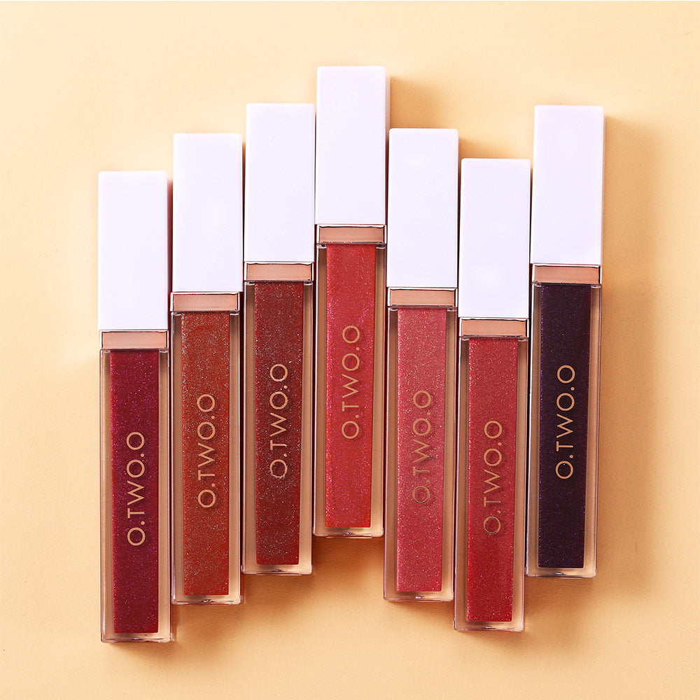 Moisturizing and nourishing lip glaze