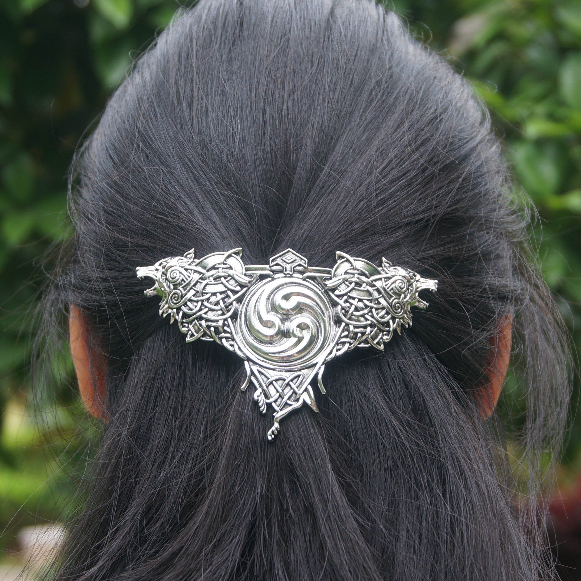 Women's Nordic Retro Double Wolf Clip