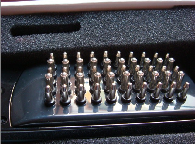 Battery massage comb