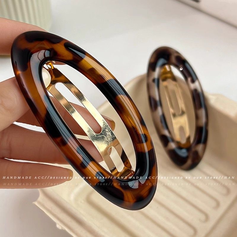 Vintage Leopard-Print Half-Up Hair Clip With A Sophisticated Bangs Design For Women