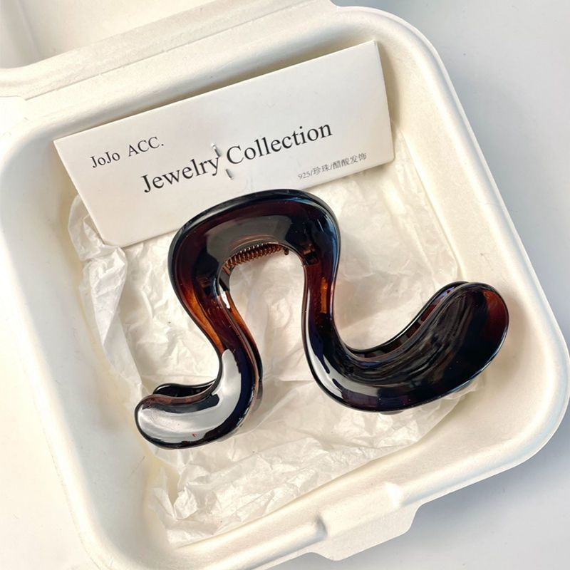 A Few Words Grip 8cm Geometric Hair Multi-head Shark Clip