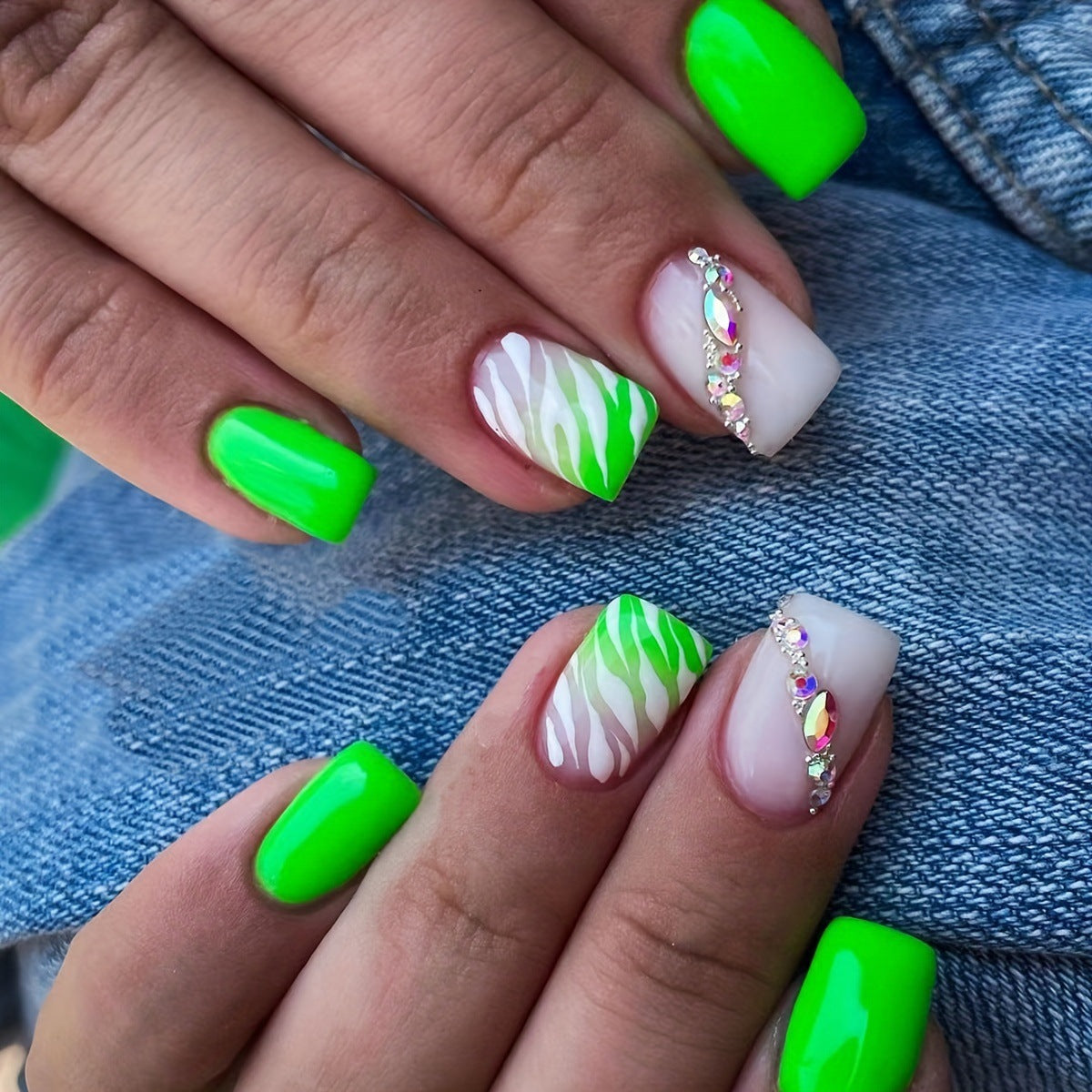 24 Pieces Nail Art High Fashion Simple Rhinestone Butterfly Flower Cow Wear Nail