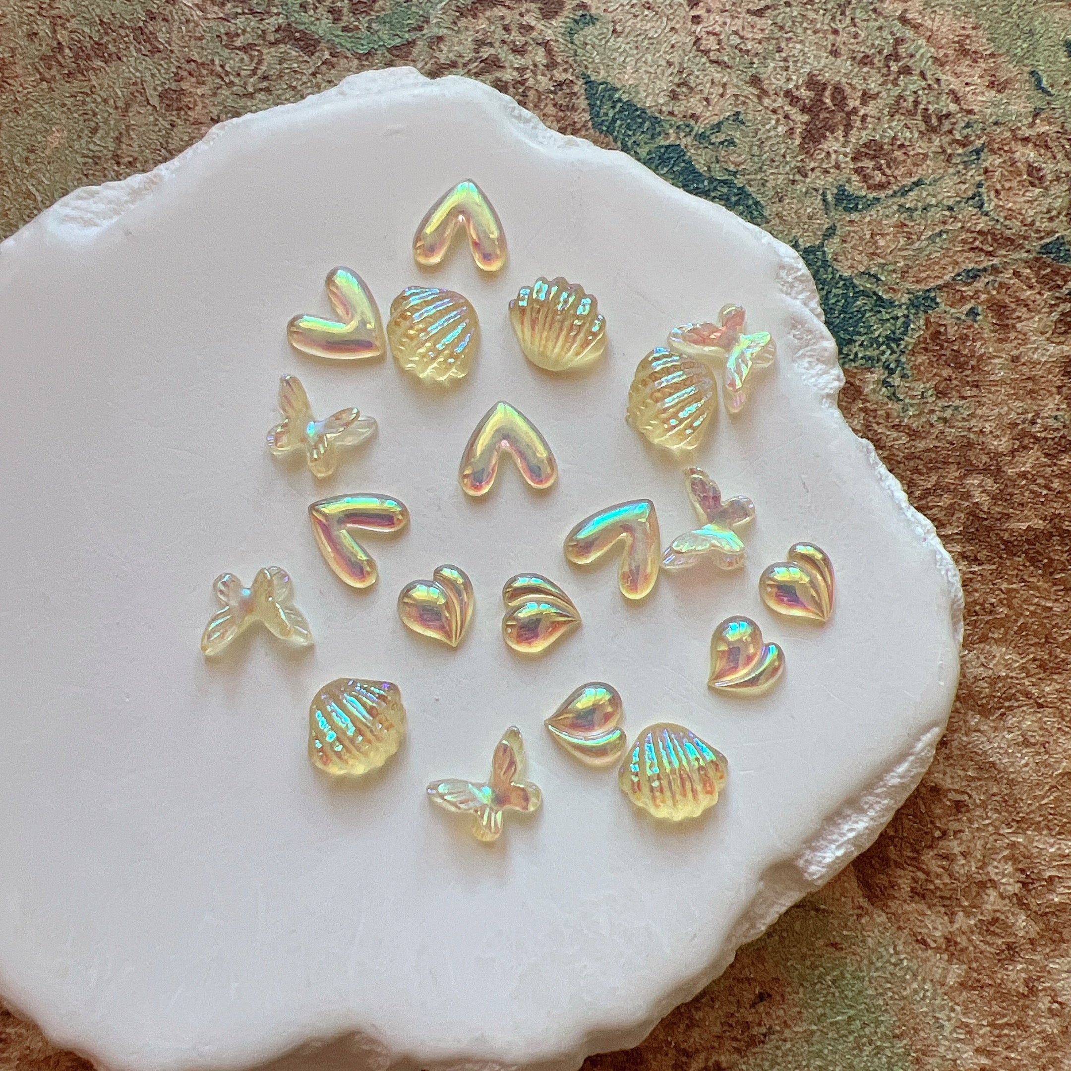 Nail Art Iridescent Shell, Peach Heart, And Butterfly Resin Accessories