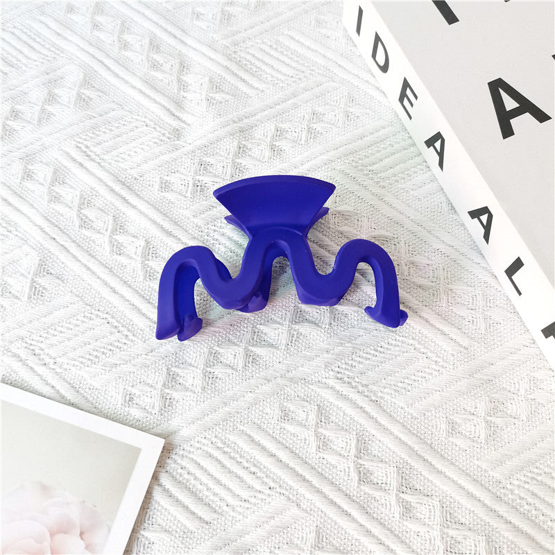plain matte wavy claw