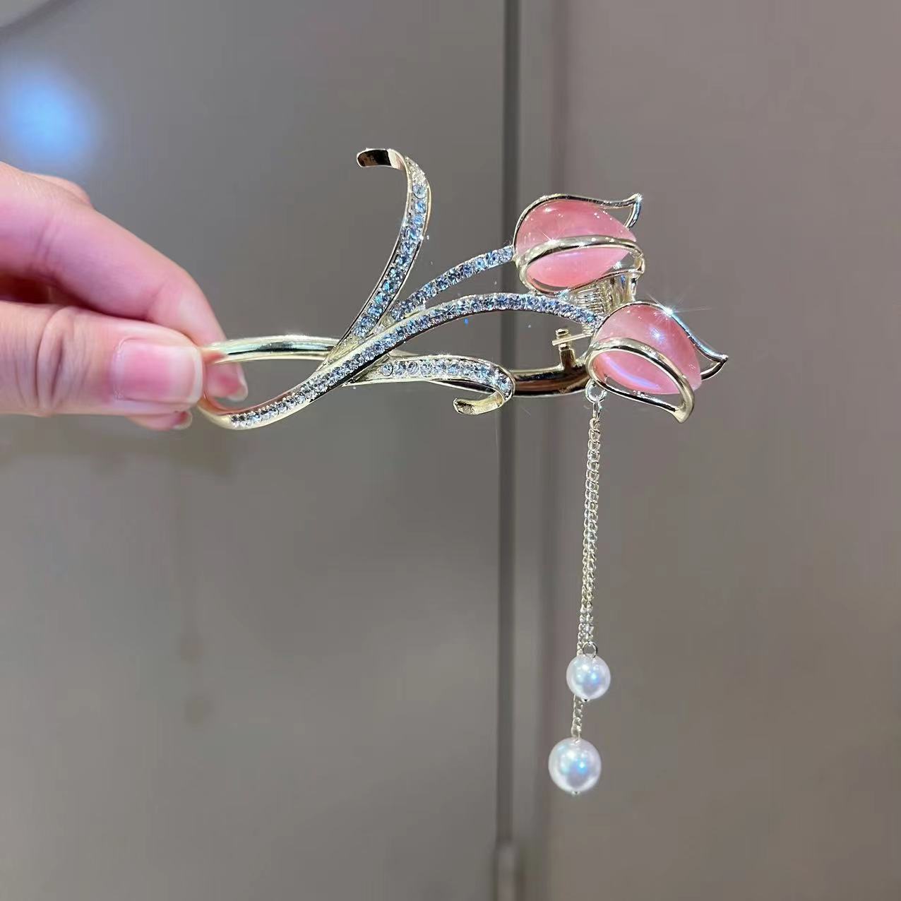 Delicate Tulip Crystal Diamond Tassel One-piece Clip