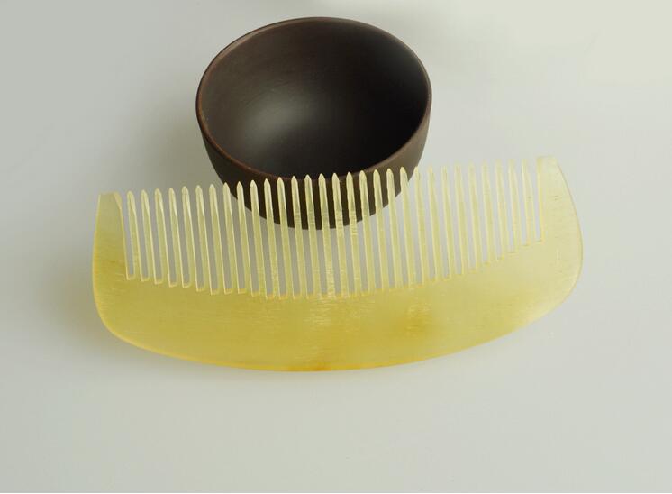 Scalper horn comb