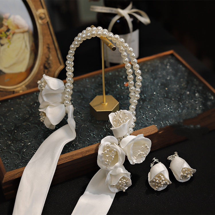 Bride's White Temperament Satin Hair Accessory