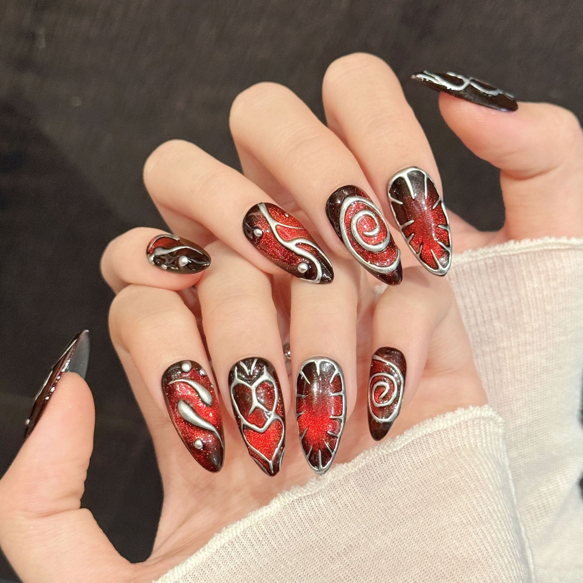 Red-brown Muted-vein 3D Nail Art Cool And Edgy Heart-patterned Trend Piece Handmade And Wearable