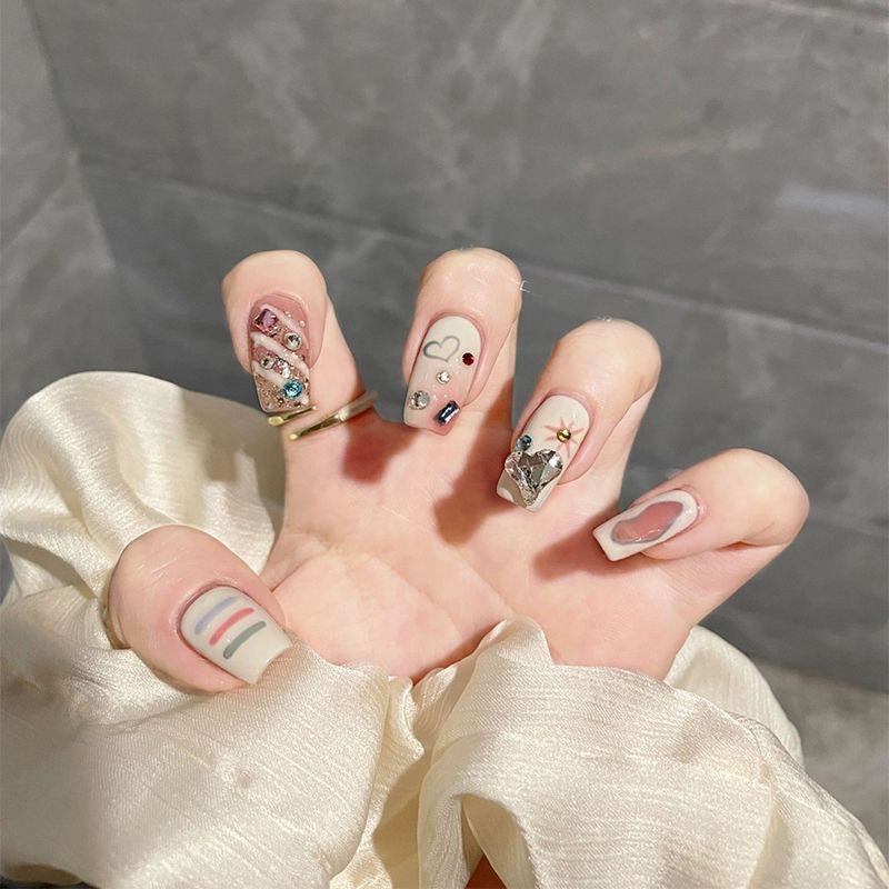 Milky White Y2g Graffiti Wear Nail Finished Product