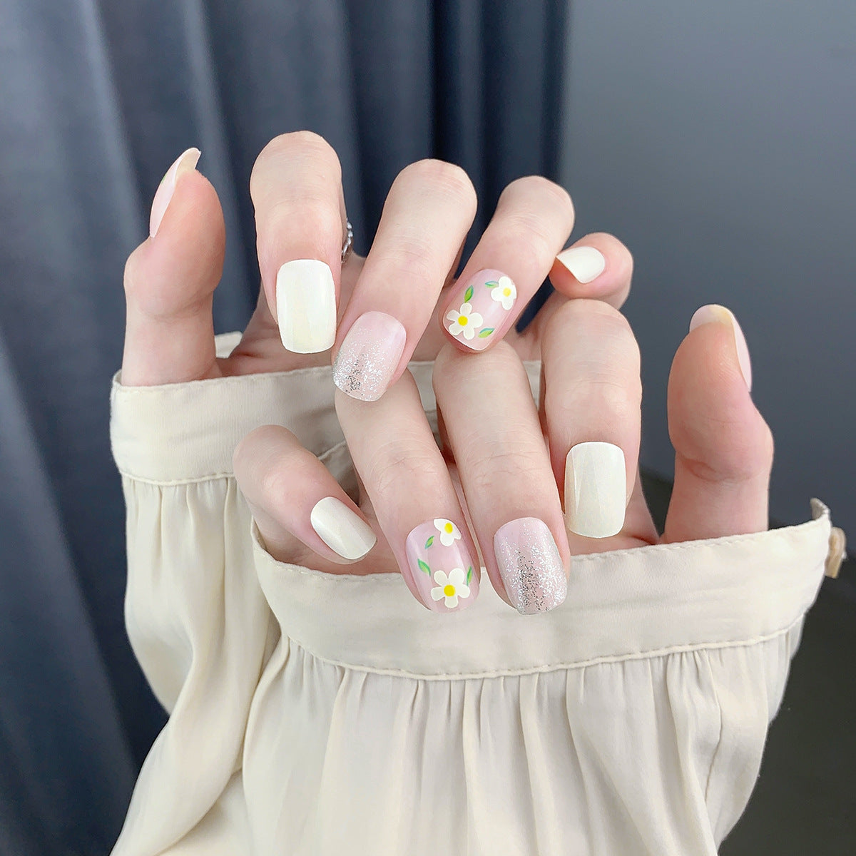 Nail Beauty New Hand-painted Fake Nail Tip Tulip Patch