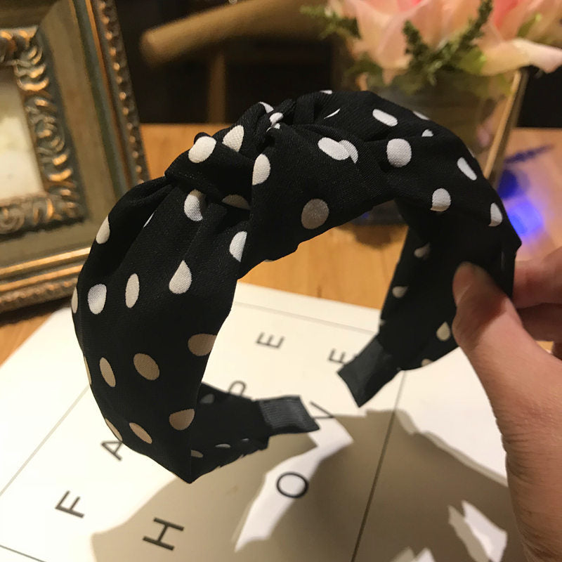 Knotted wide-edge fabric cross hairpin