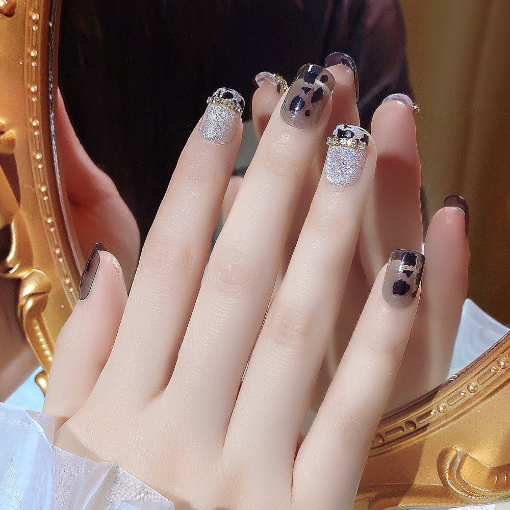Fake Nail Patches Hand Wearing Art