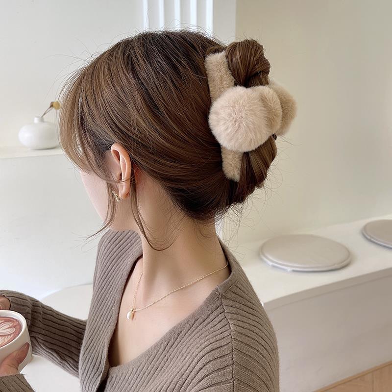 Cute Large Plush Ball Catch Clip Fashion Temperament