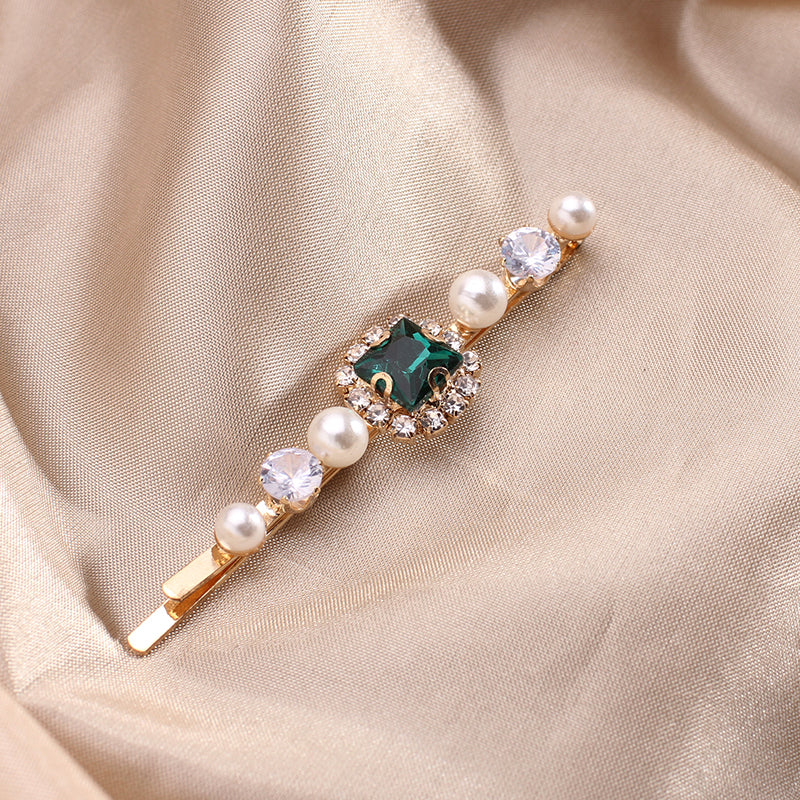 Green zircon hairpin light