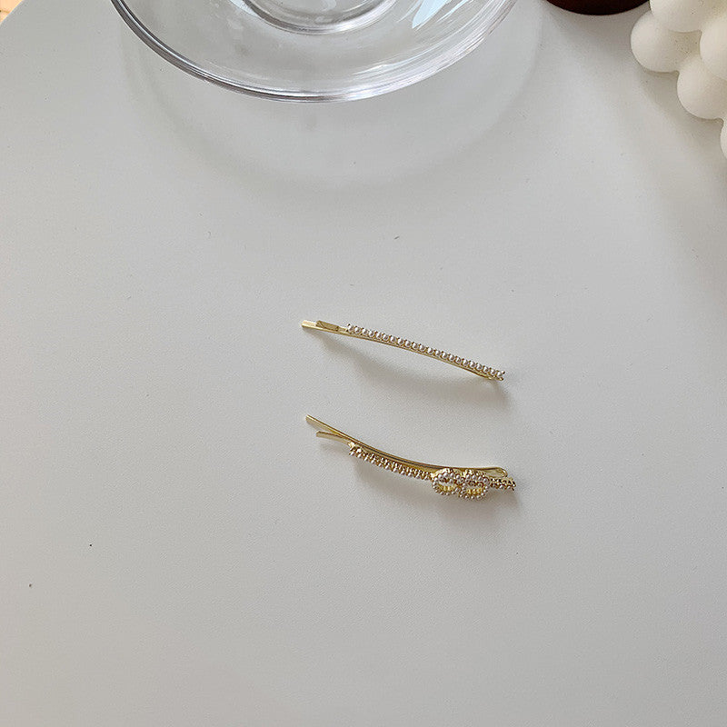 Girl's delicate hairpin