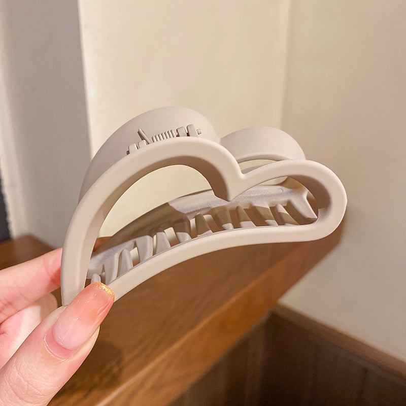 Love Grab Shark Clip Simple Temperament Scrub