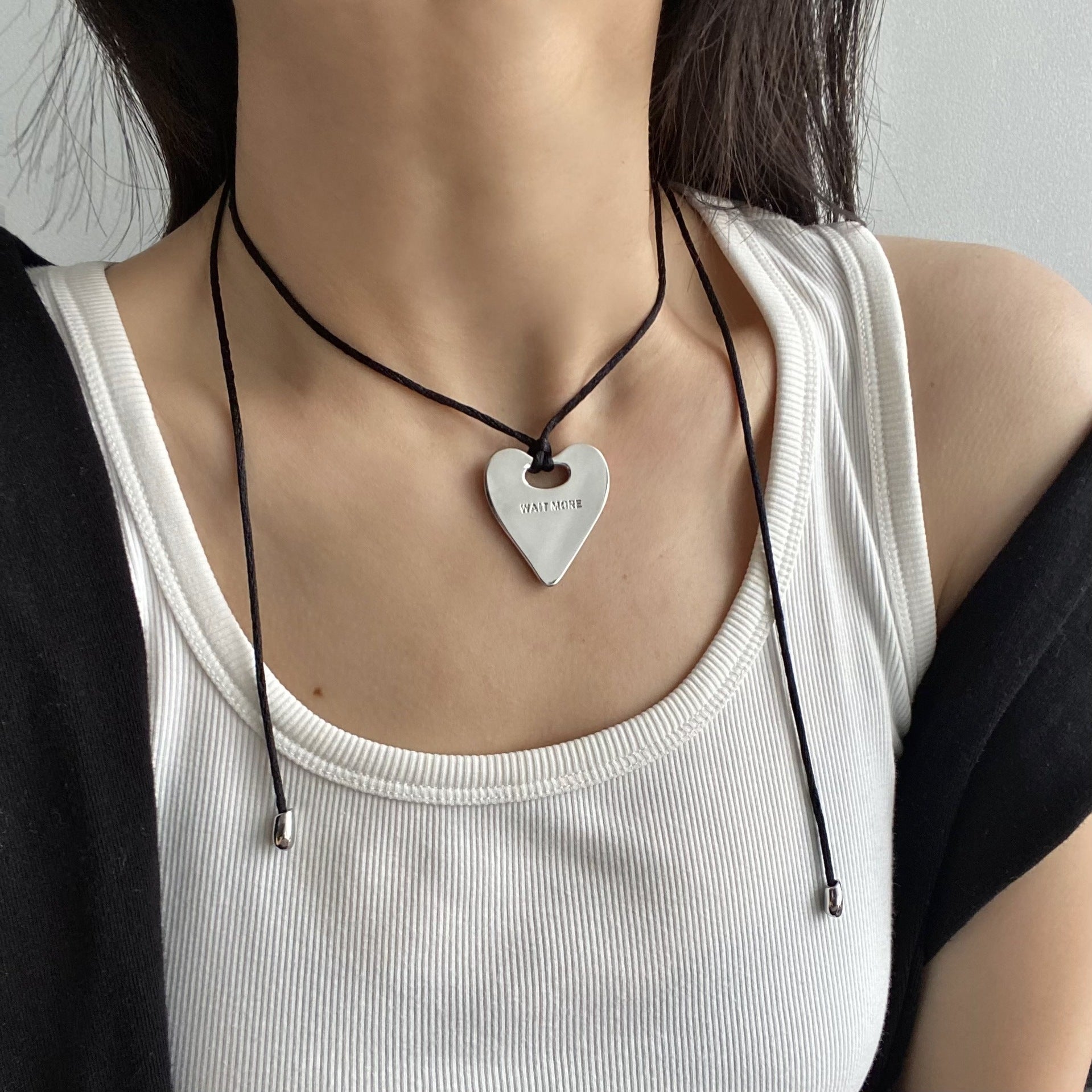 Stainless Steel Small Comb Heart White Round Niche Necklace