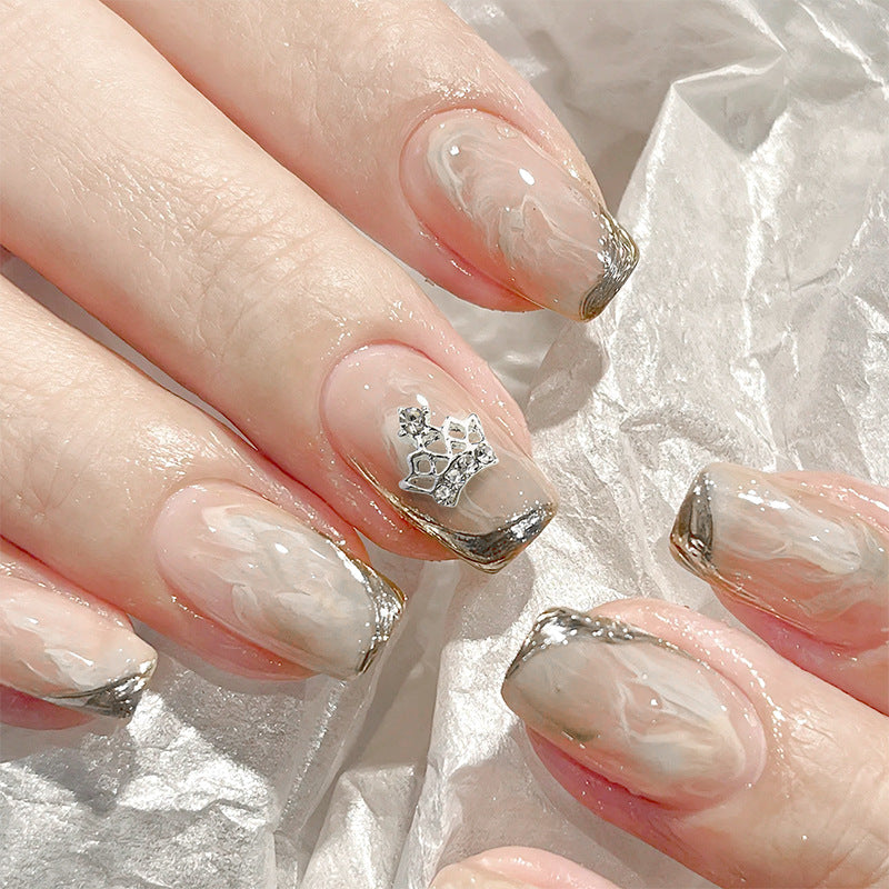 Diamond-encrusted Pearl Crown Nail Decoration