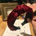 Knotted wide-edge fabric cross hairpin